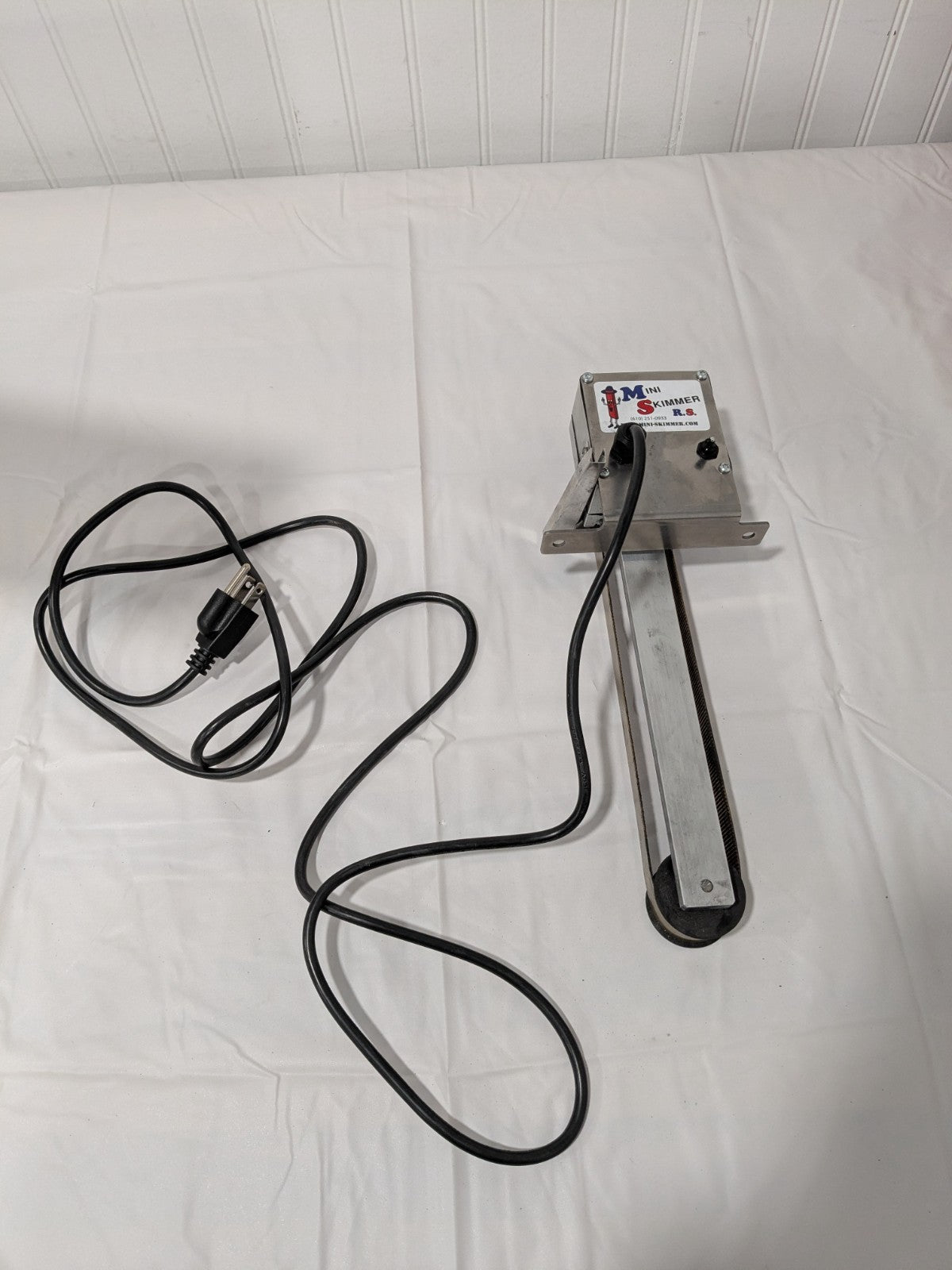 Mini-Skimmer Oil Skimmer: 0.25 GPH, 8" Reach, with On/Off Switch MSRS8CS