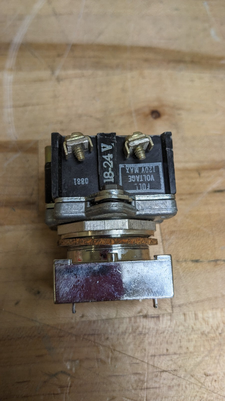 Cutler Hammer E30EX3 Operator 30.5 mm Momentary 2 Button Operator 24V Light