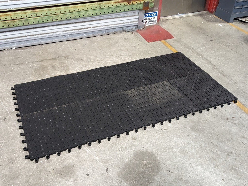 Set of 8 Wearwell Ergodeck Interlocking Anti-Fatigue Mat 18" x 18" Tiles
