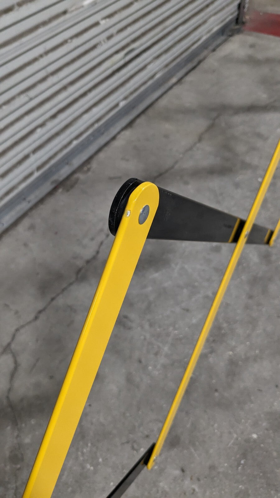 Expandable Barricade 37 x 11' Aluminum & Steel Frame Black & Yellow Aluminum