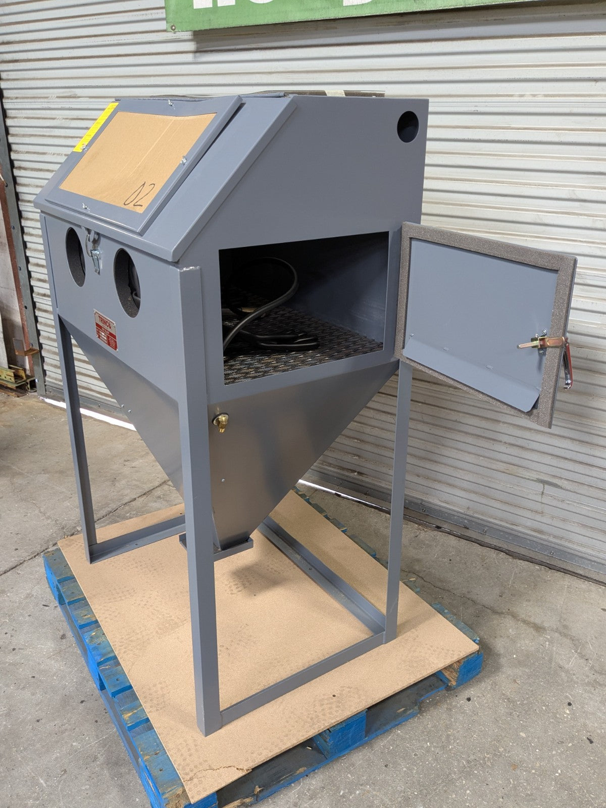 Trinco Model 36 Sandblast Cabinet w/ Dust Collector 36" x 24" x 23" Workspace