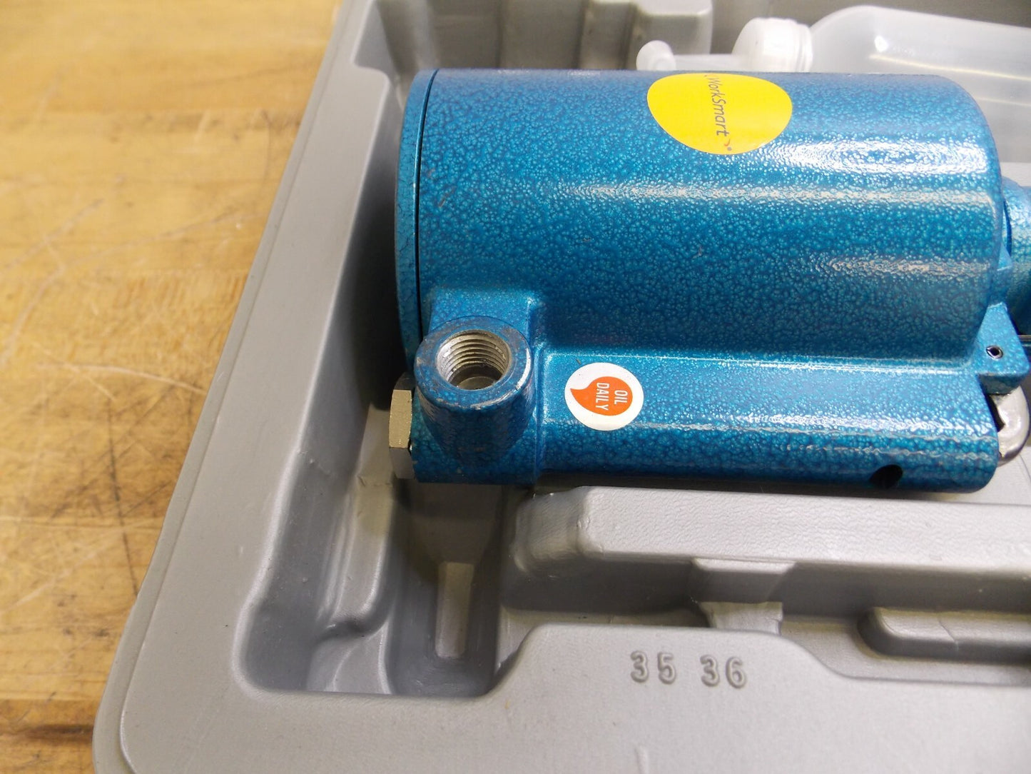 WorkSmart Riveting Hammer 3/16" Cap. 9/16" Stroke 4 CFM 1/4" NPT #WS-PT-0810KSG