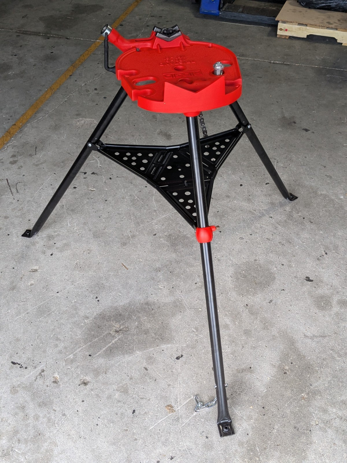 Ridgid Portable Tri-Stand Chain Vise 1/8" to 6" Pipe Capacity 36273