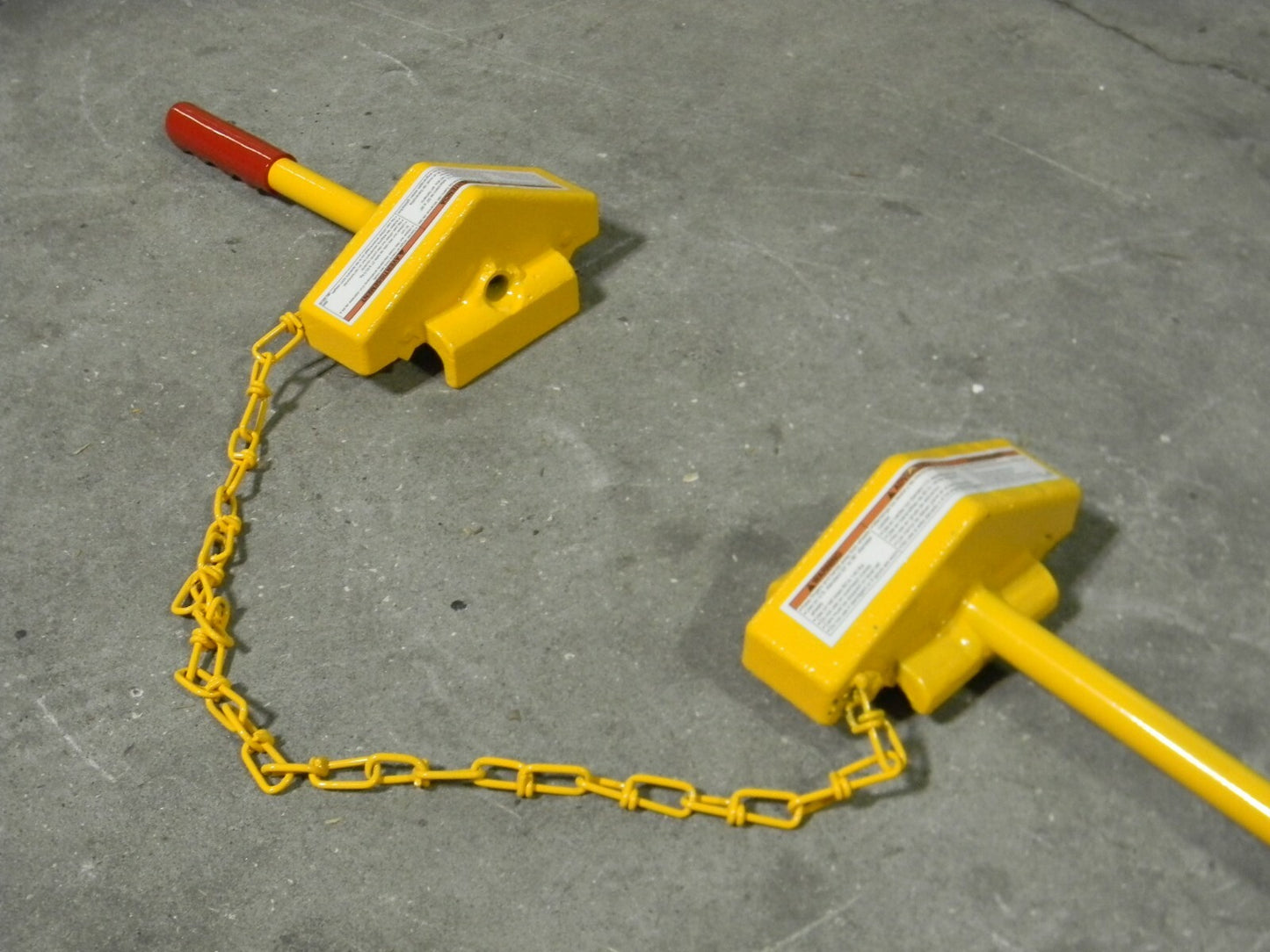 Vestil Universal Steel Rail Wheel Chock w/ Flag Rail Chock Combo SRC/FRC