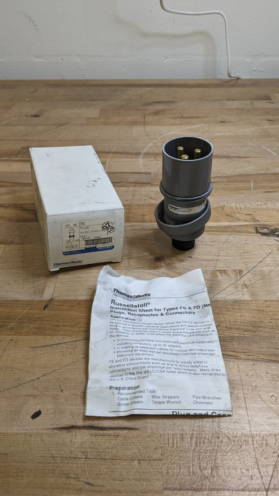 Thomas &amp; Betts 3750 Male Connector 20A/600V 30A/250V 2W3P Plug