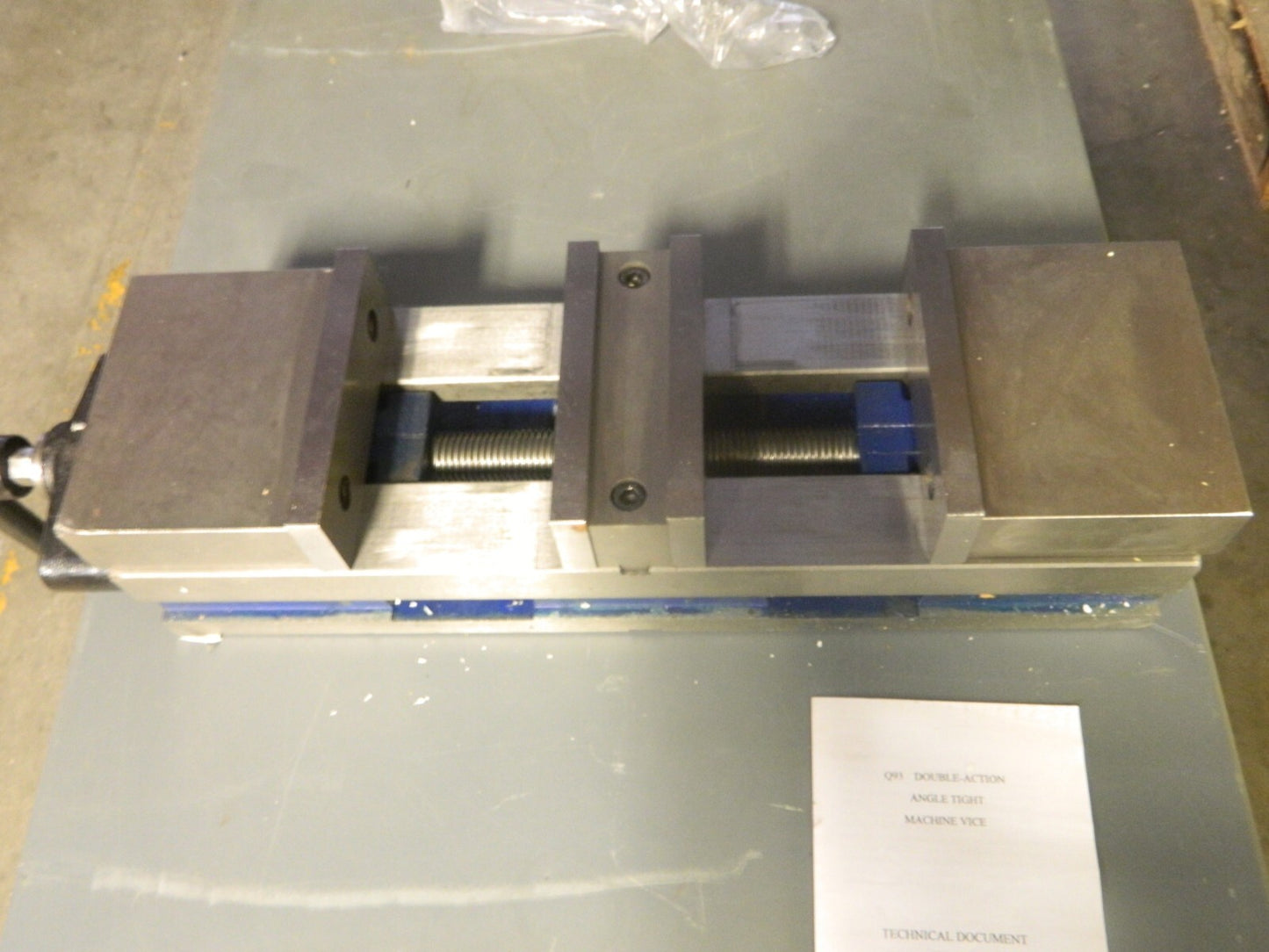 2 Station Machine Vise: 4″ Jaw Opening, Horizontal, Stationary Base 428-12601