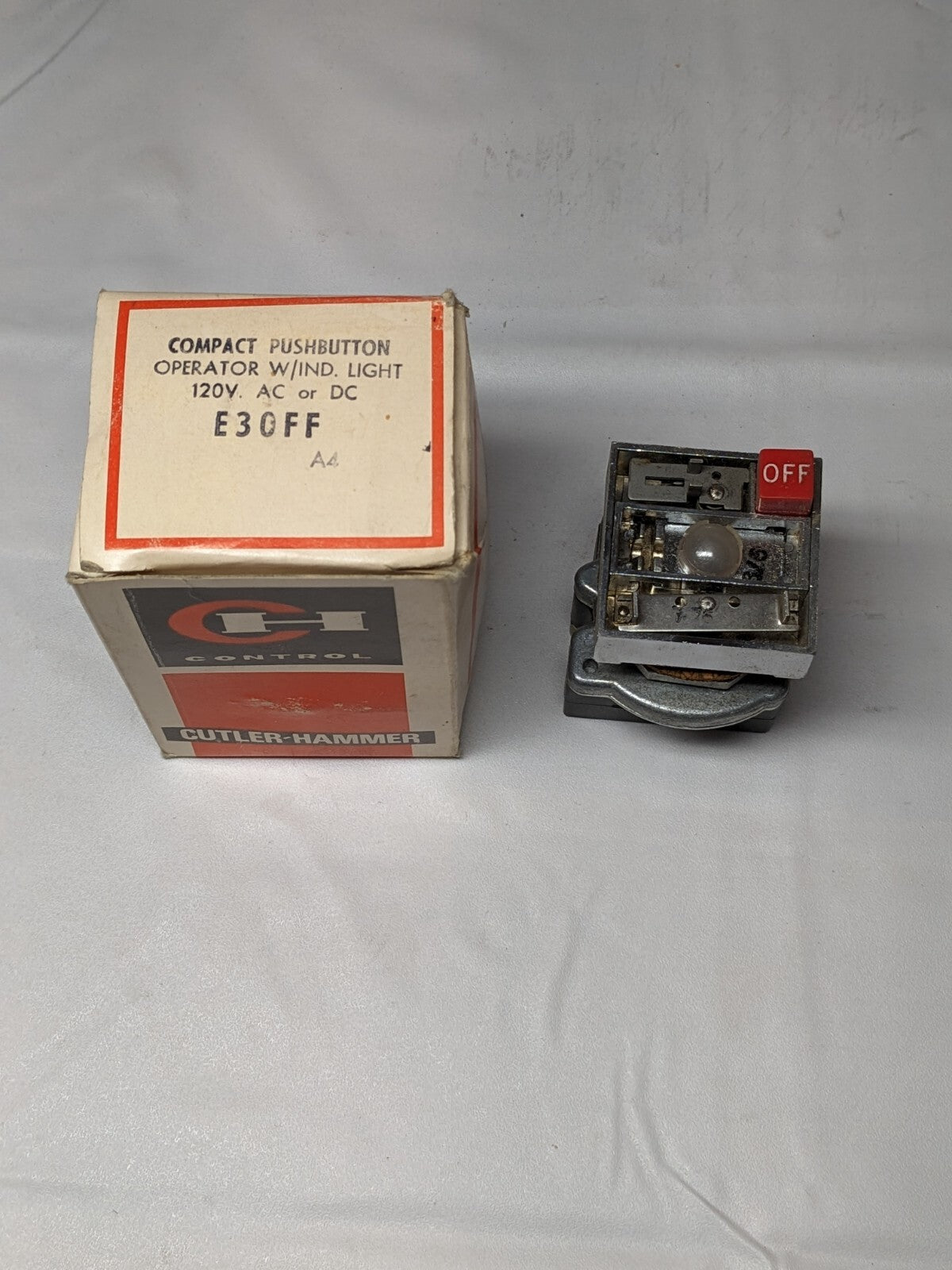 CUTLER-HAMMER COMPACT PUSHBUTTON OPERATOR W/INDUSTRIAL LIGHT E30FF