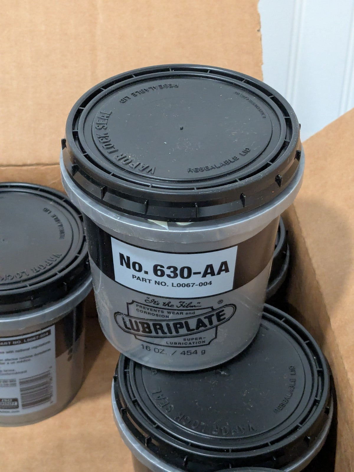 (12) Lubriplate Grease: 15 oz Tub, Lithium 270 ° F Max Temp, Off-White L0067-004