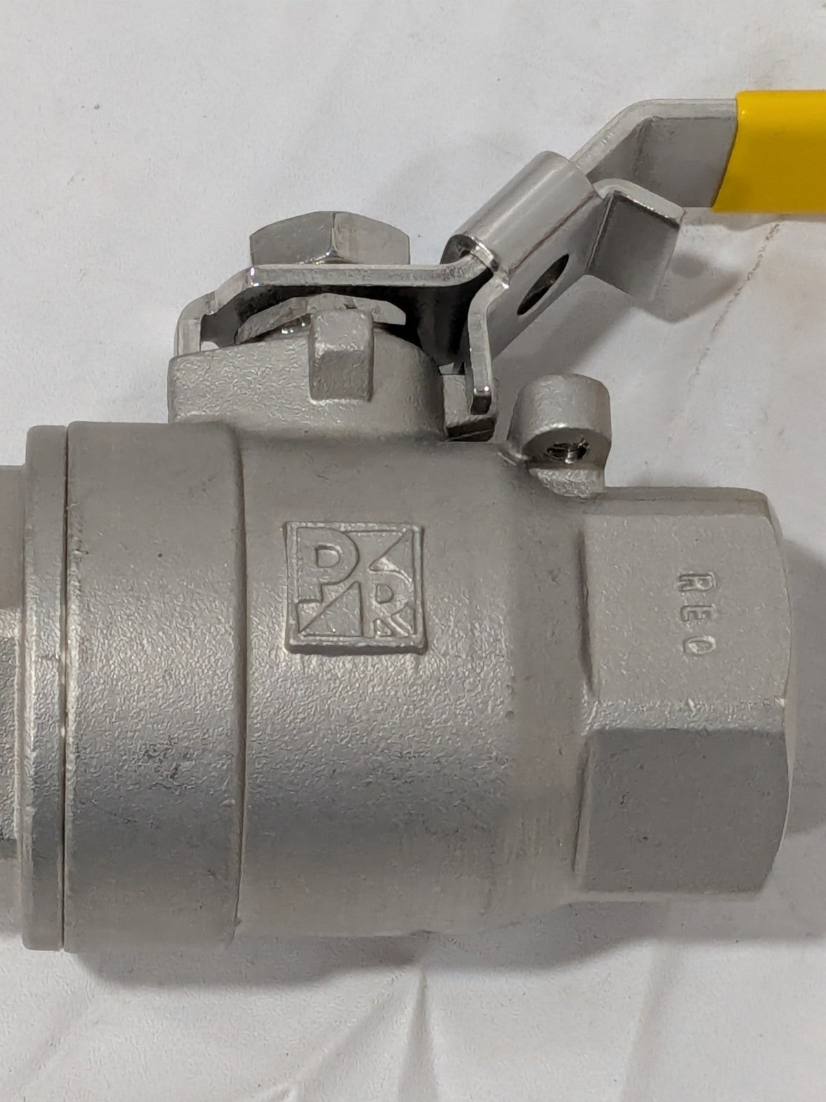 PARKER Standard Manual Ball Valve: 1" Pipe, Full Port FNPT x FNPT XVP502SS-16