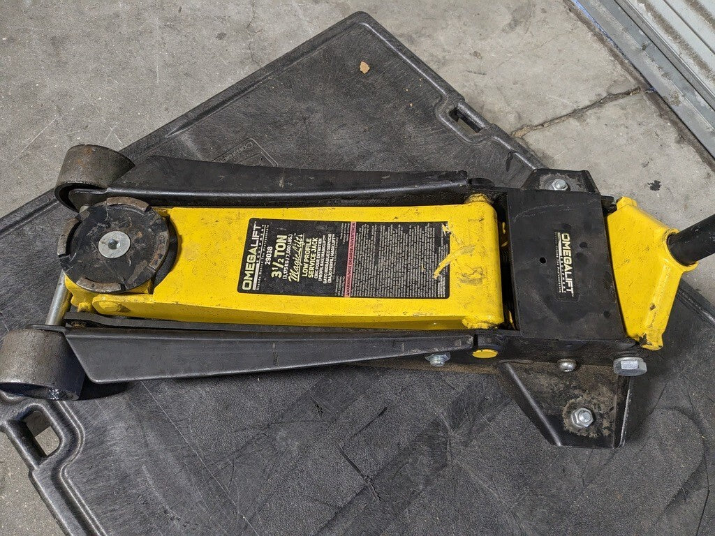 OMEGA LIFT EQUIPMENT 3.5 Ton Capacity Service Floor Jack 29038
