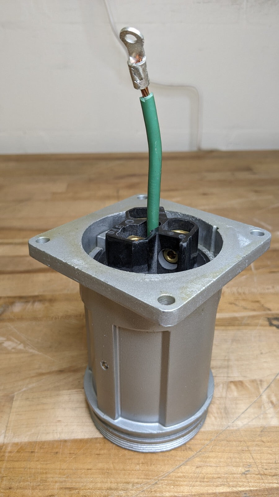 Russell &amp; Stoll 3437 100 Amp 480 VAC 2P3W Plug Pin &amp; Sleeve Receptacle N