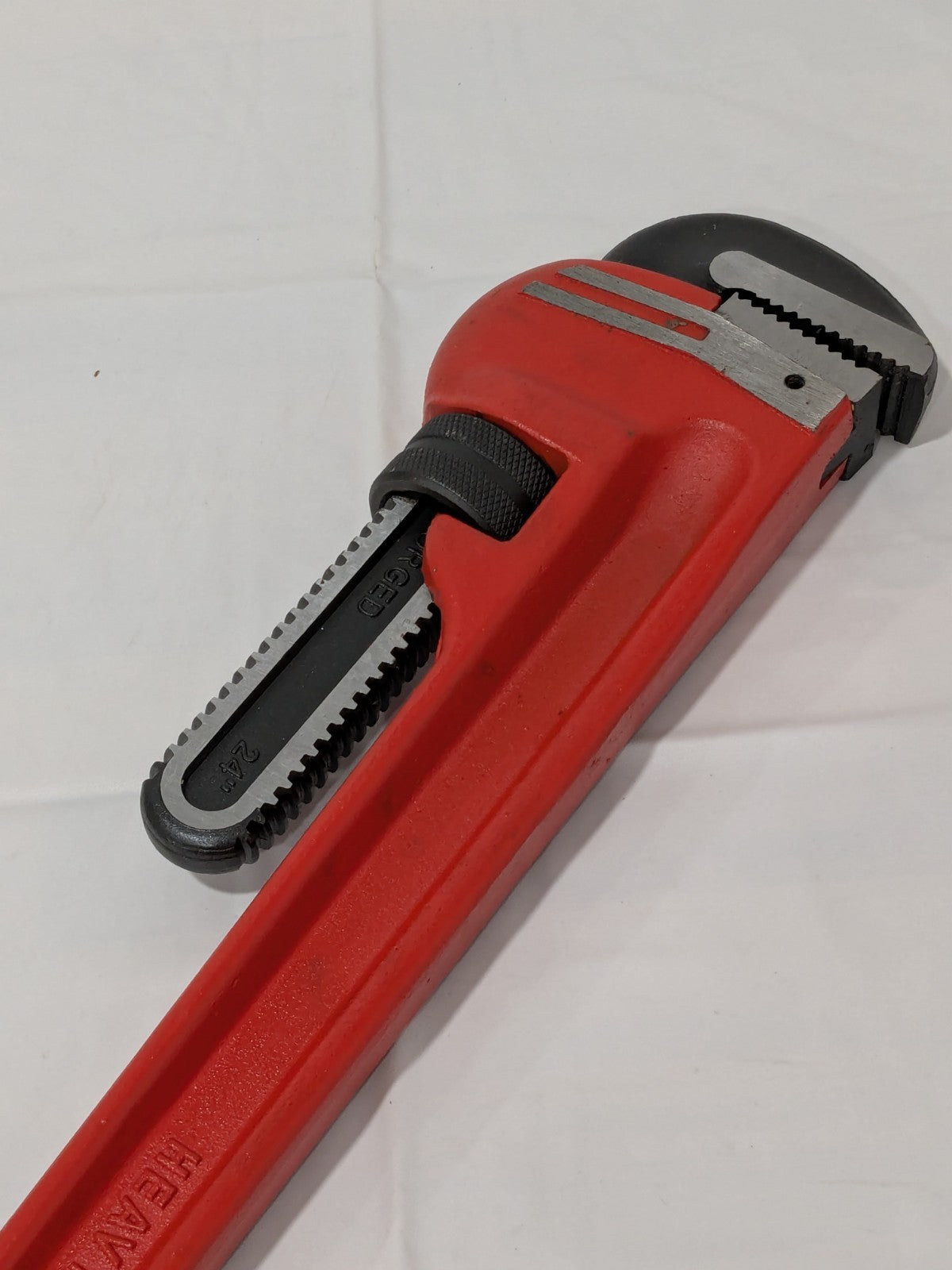 PRO-SOURCE Straight Pipe Wrench: 3" Max, 24" OAL, Cast Iron TD0509A 24