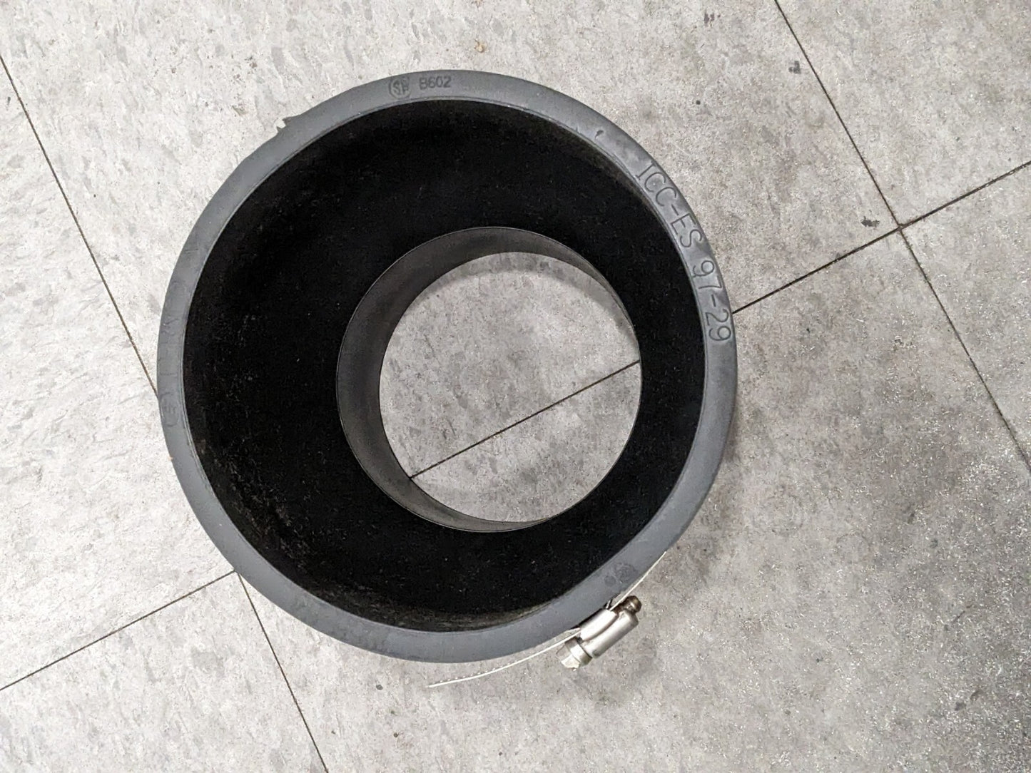 FERNCO 6 x 4" PVC Flexible Pipe Coupling with Clamp 1056-64