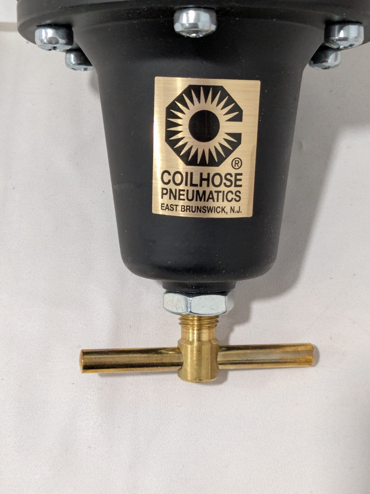 Coilhose Compressed Air Regulator: 1/2" NPT, 250 Max psi 8804G