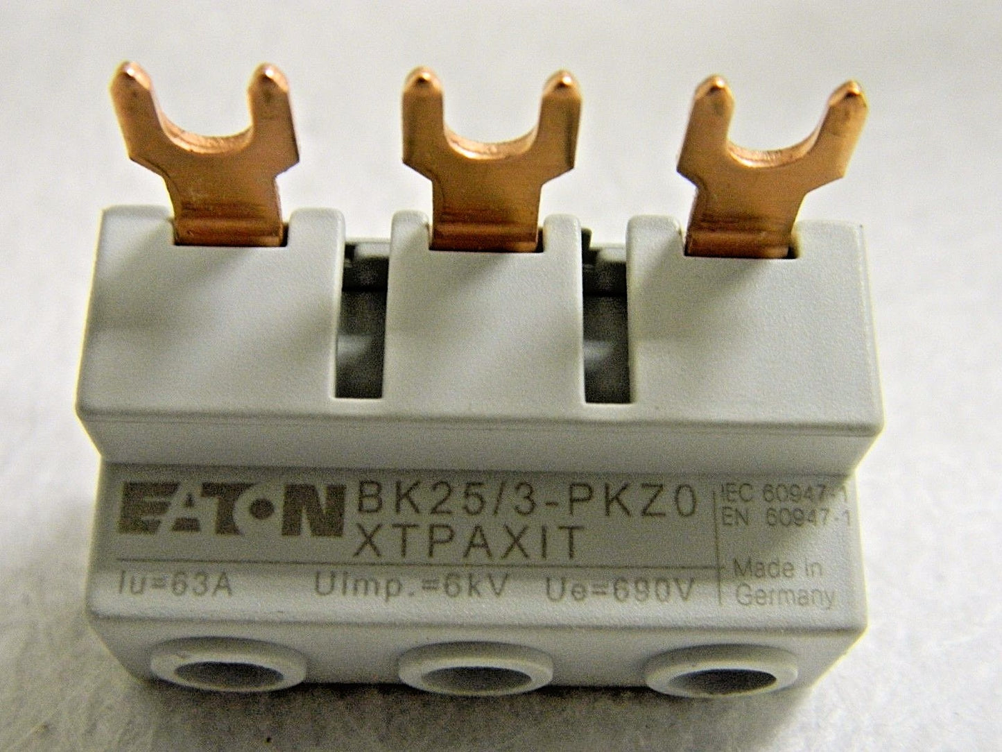 Eaton Cutler-Hammer  Starter Incoming Terminal QTY 3 08805574
