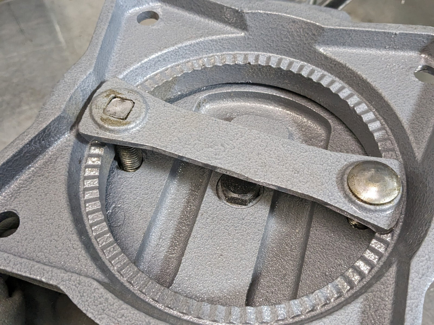 Wilton Reversible Bench Vise w/ Swivel Base 5-1/2 Jaw Width 28821 Parts / Repair