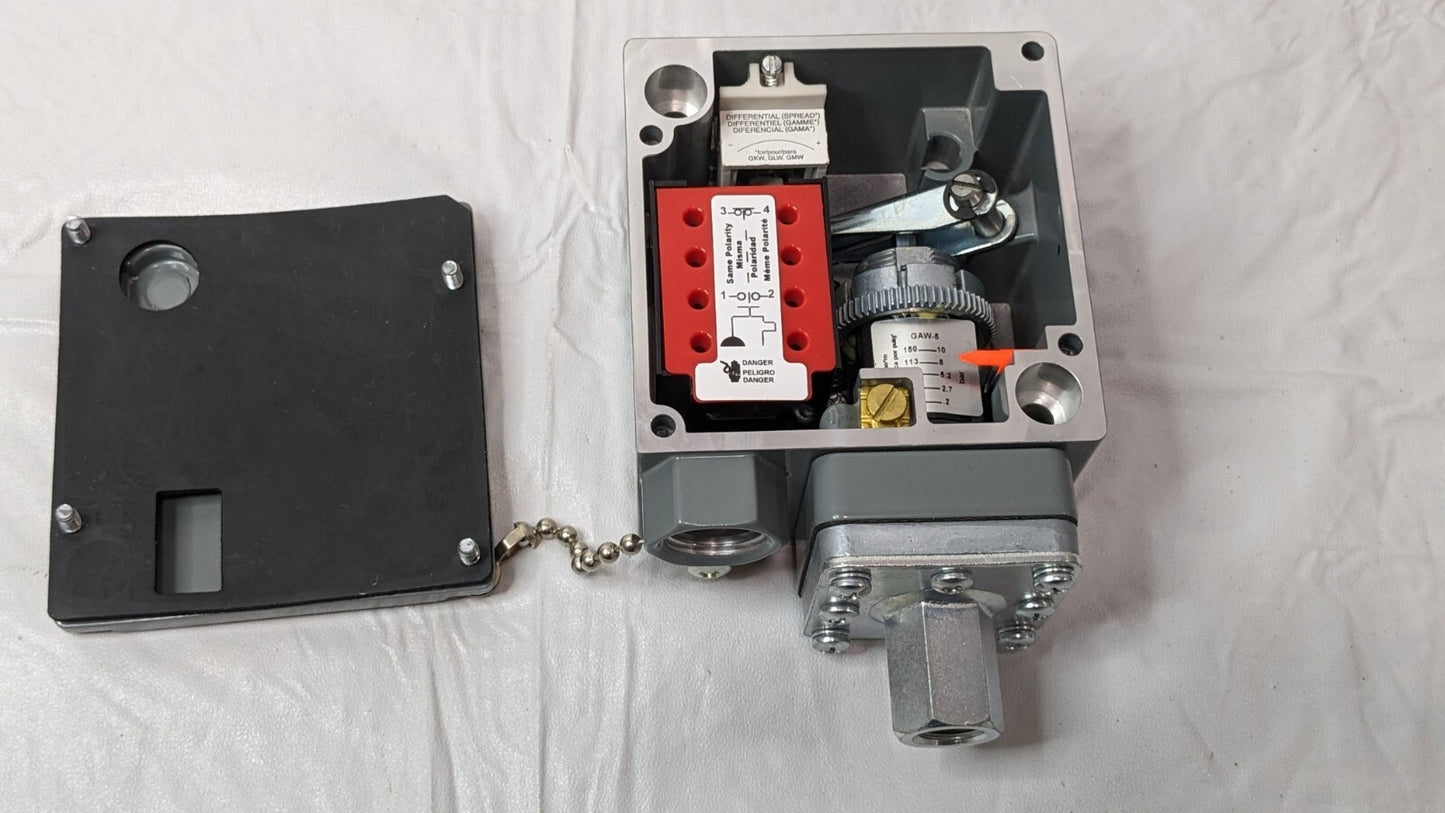 Telemecanique Sensors Pressure Switch 3-150 psi 1/4 NPTF 9012GAW5