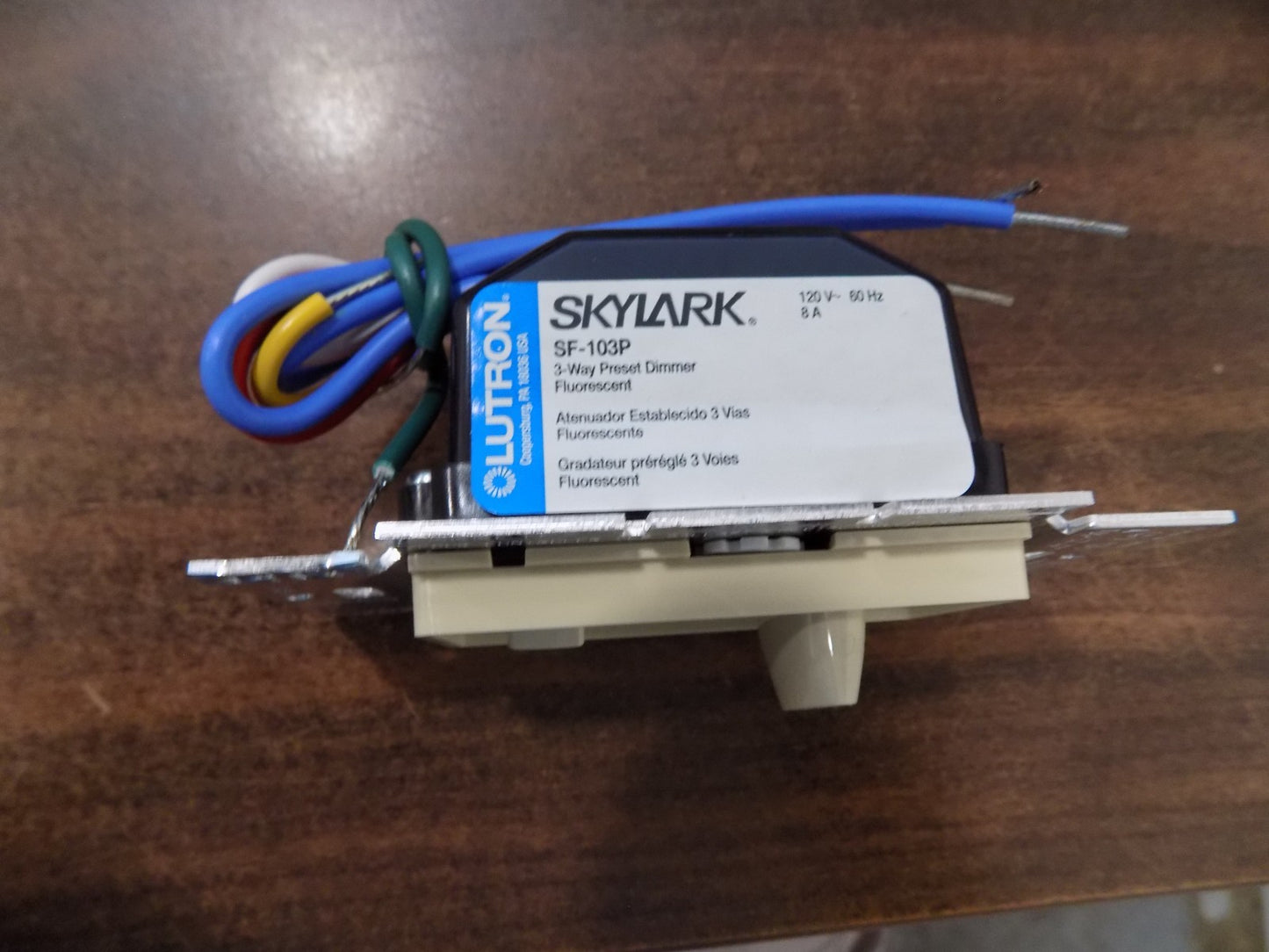 Lutron SF-103P-IV Skylark 3-way Preset Dimmer with on/off Switch 8A -120V Ivory