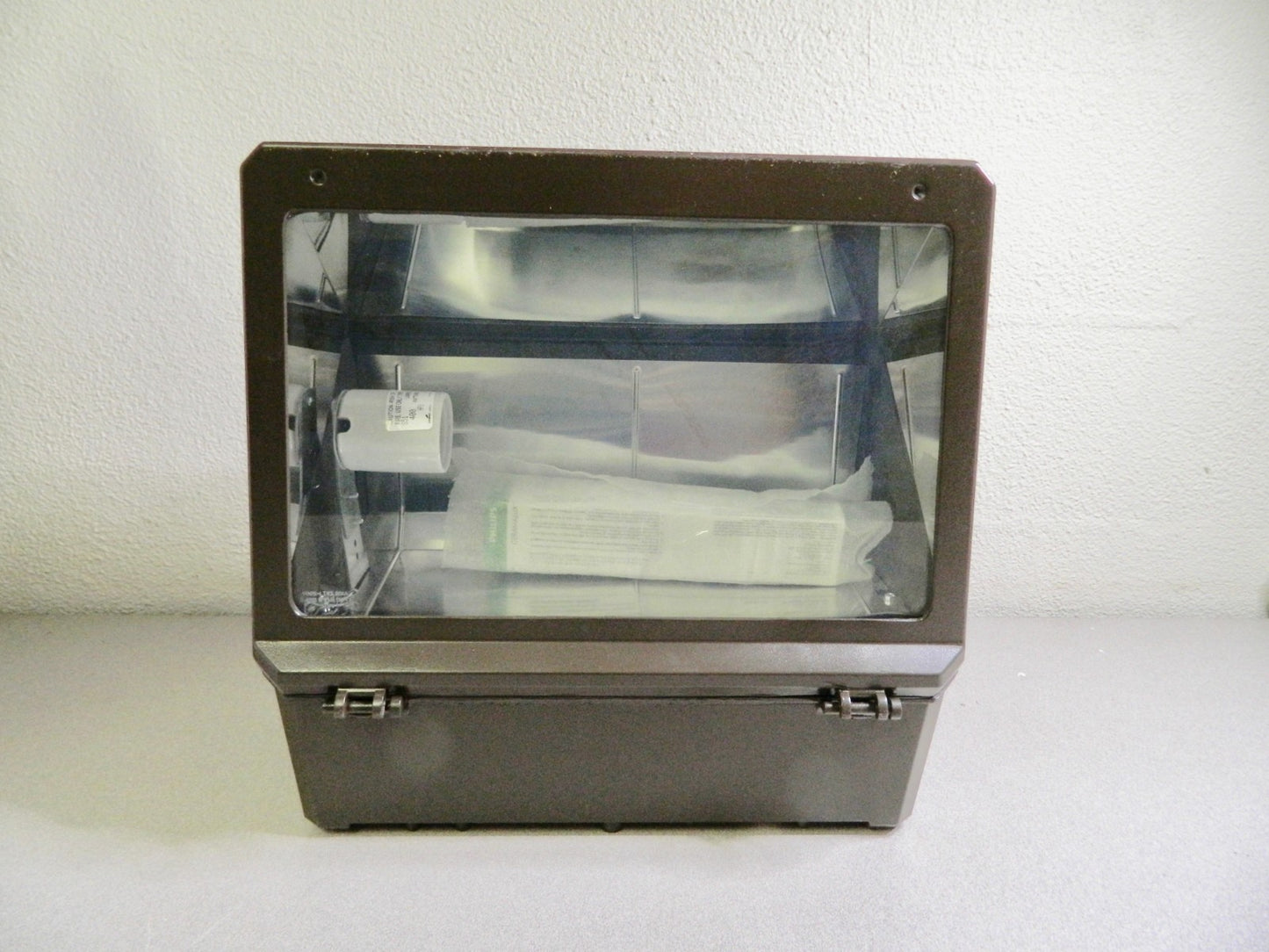 Cooper Lighting Wall Pack Light Fixture 400 Watt 120-277 Volt WPS40C