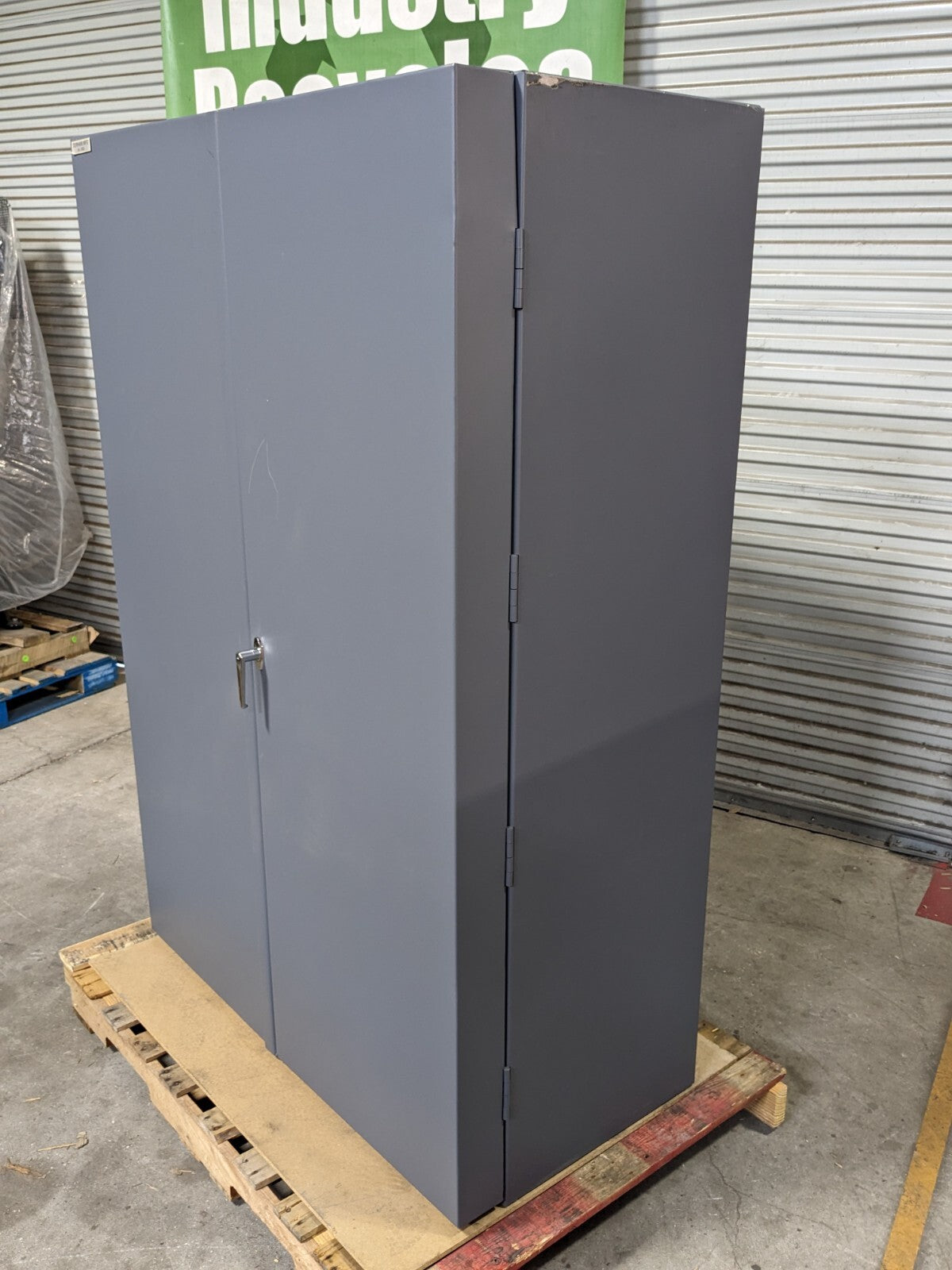 Durham Heavy Duty Storage Cabinet w/ Bins 4-Drawer 72 x 48 x 24 SCRATCH N DENT