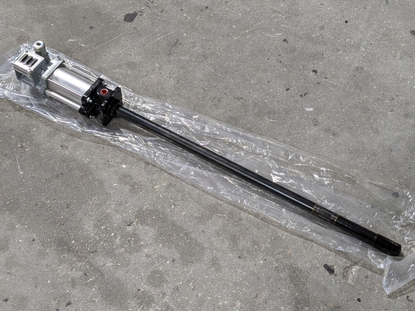 Lincoln High Pressure Pneumatic Grease Pump Kit for 16 Gal. Drum Model 917
