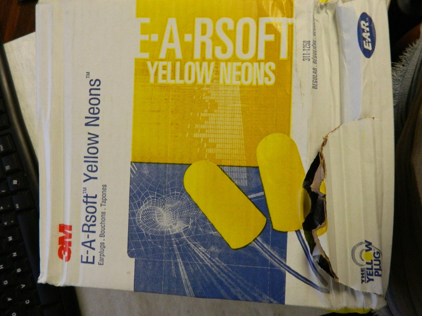 3M  Pack Disposable, Corded, 33 dB Earplugs QTY 200. 7000002306