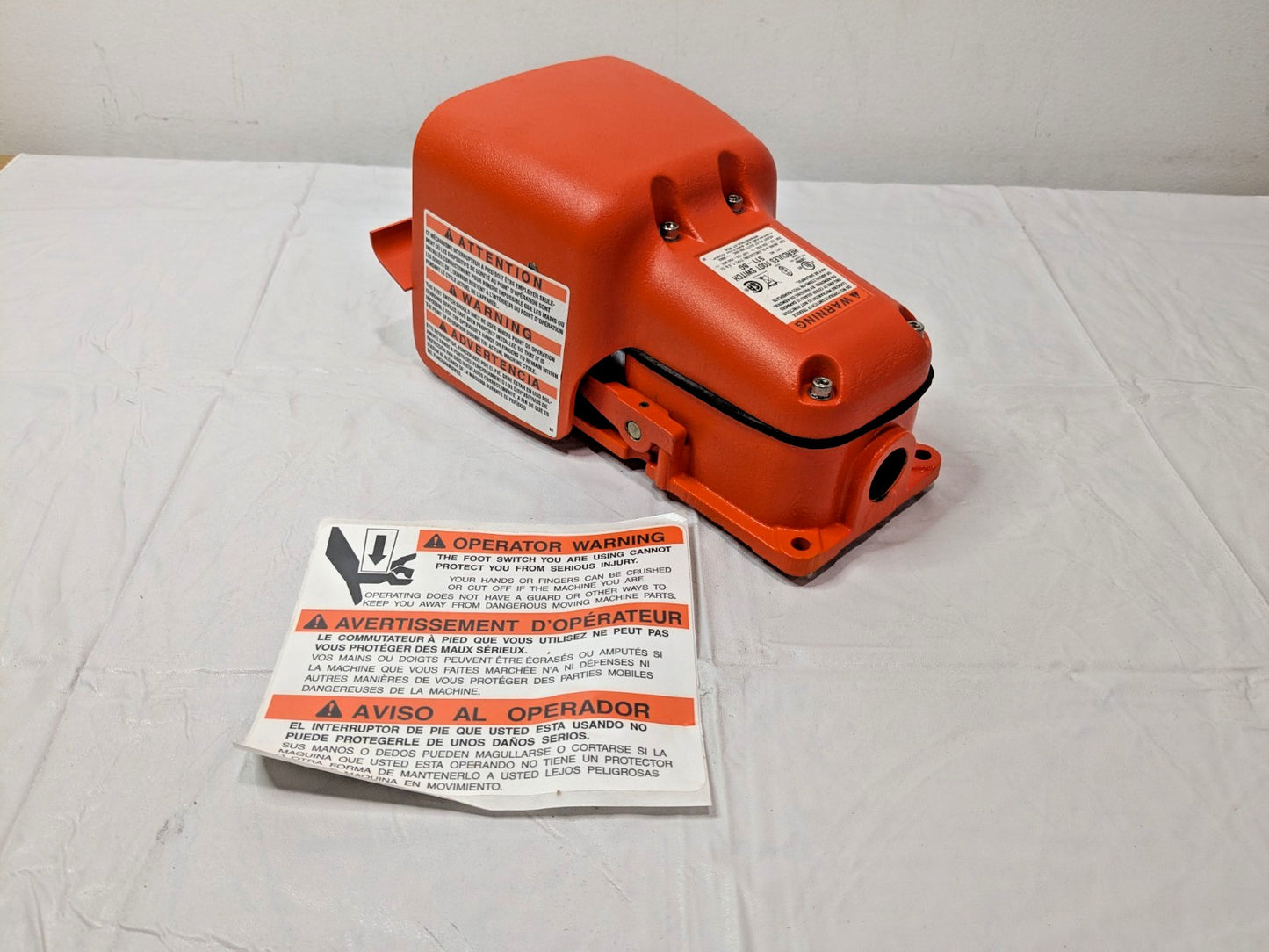 LINEMASTER Electric Foot Switch 1 Treadle 20A 1 hp Momentary (MO) SPDT 511-BG