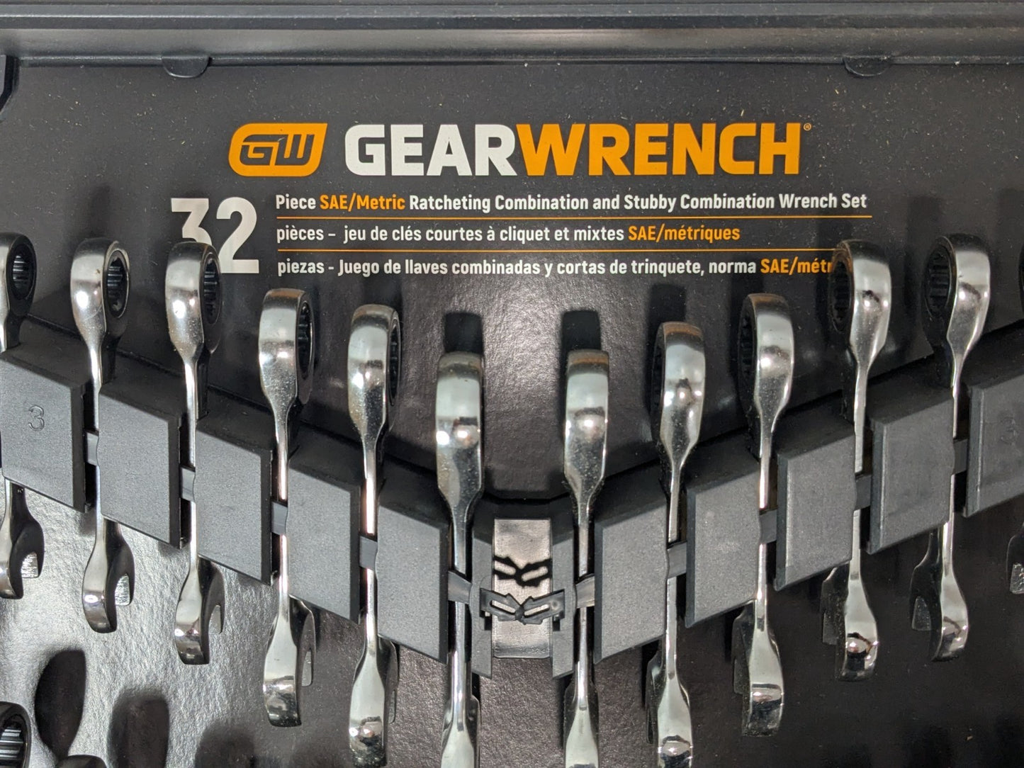 GEARWRENCH 32 Pc Combination Wrench Set 12 Point SAE/Metric 39327