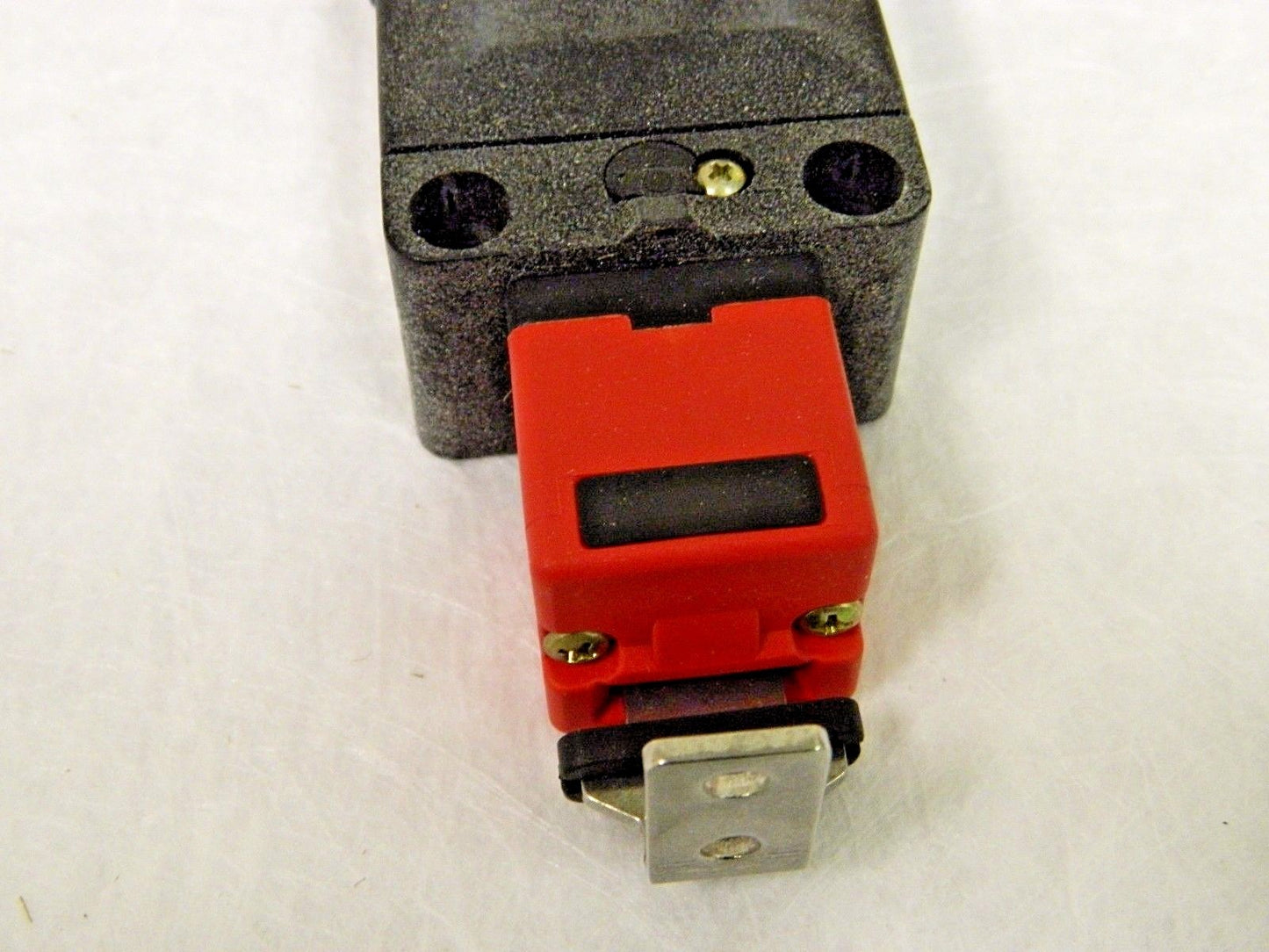 ACI Fused Safety Switch 10A 24-300VDC 250-600 VAC 3NC Contact 117844
