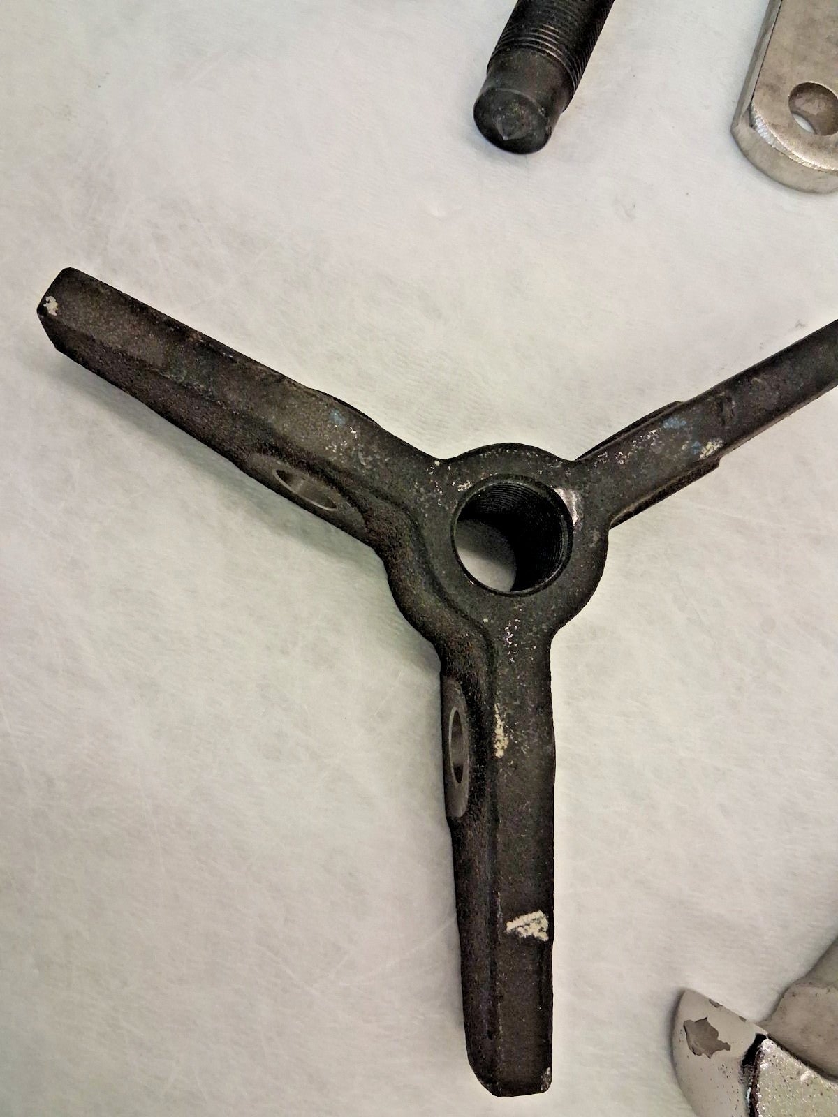 OTC Long Puller 16" Spread 17-1/2 Ton Capacity 1046