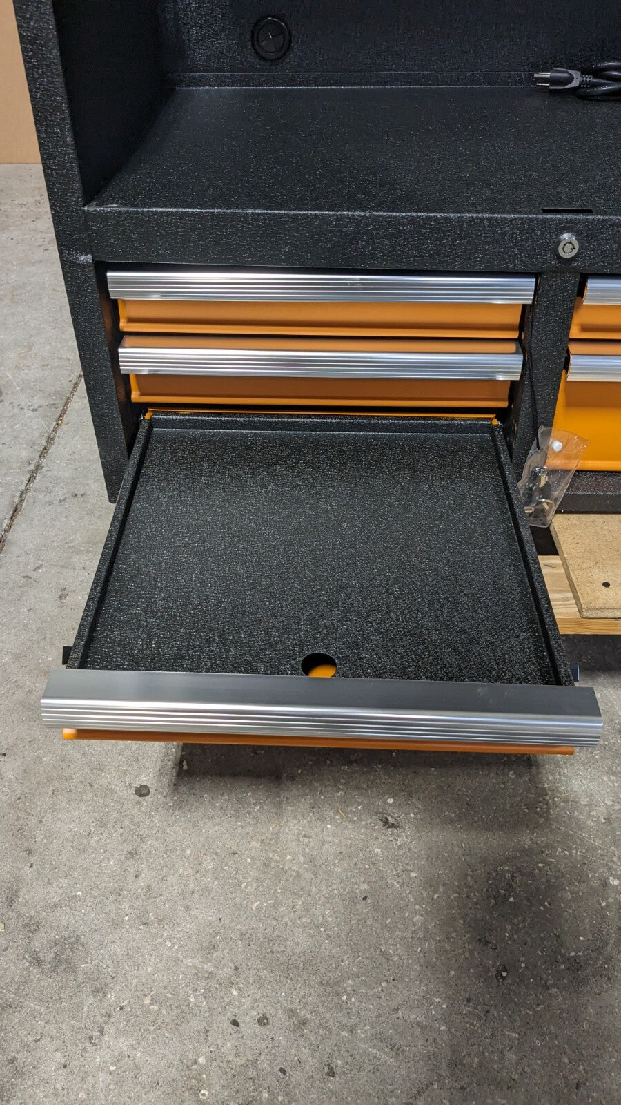 GEARWRENCH 5 Drawer Top Tool Chest 18 x 23 x 36 Steel Black/Orange 83242 Damage