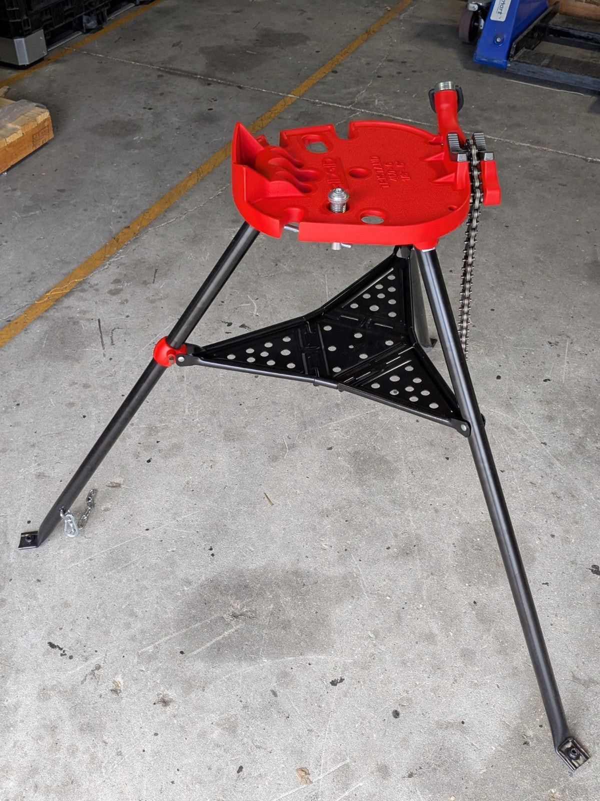 Ridgid Portable Tri-Stand Chain Vise 1/8" to 6" Pipe Capacity 36273