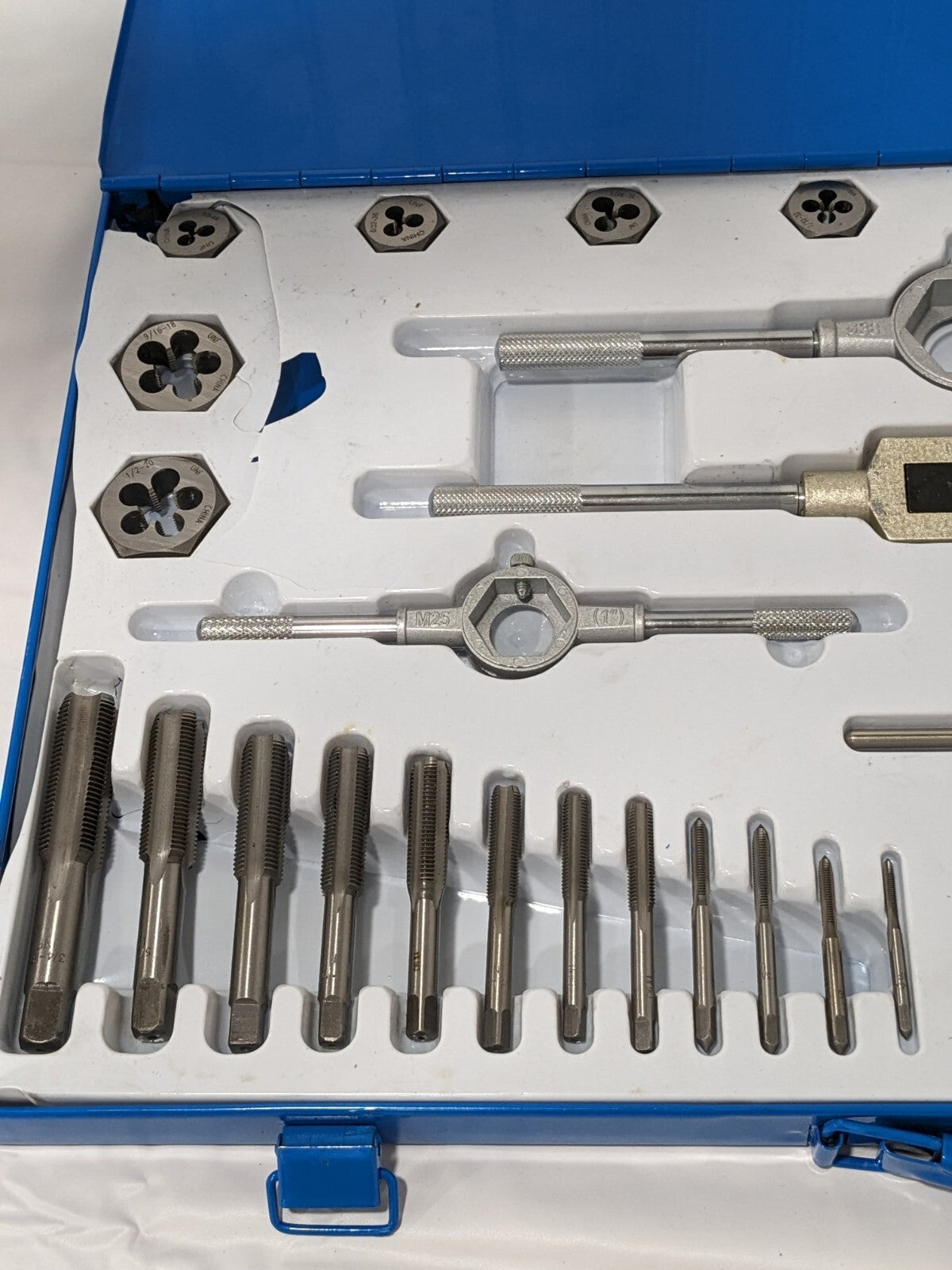 Interstate Tap & Die Set: 1/8-44 to 3/4-16 Taps, 1/8-44 to 3/4-16 Dies 03959160