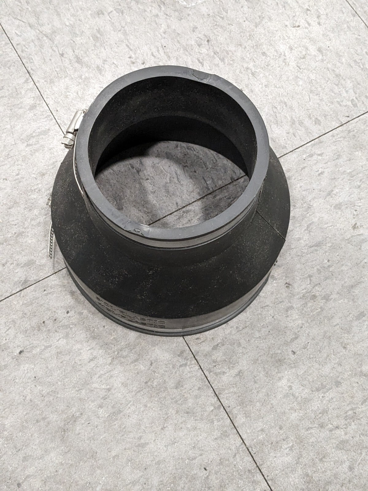 FERNCO 6 x 4" PVC Flexible Pipe Coupling with Clamp 1056-64