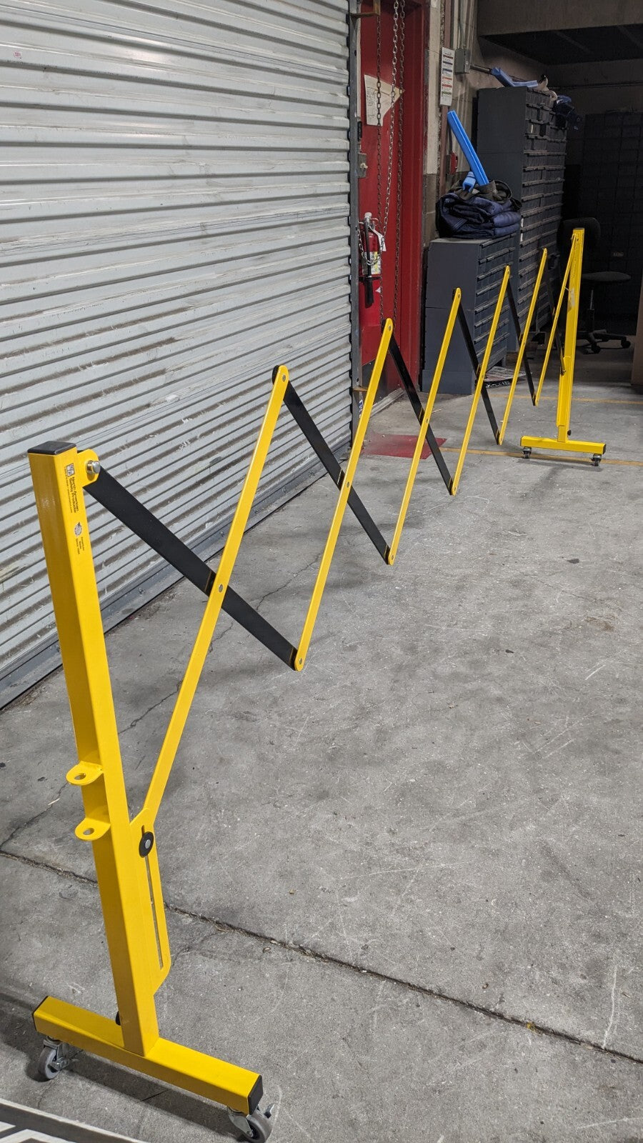 Expandable Barricade 37 x 11' Aluminum & Steel Frame Black & Yellow Aluminum