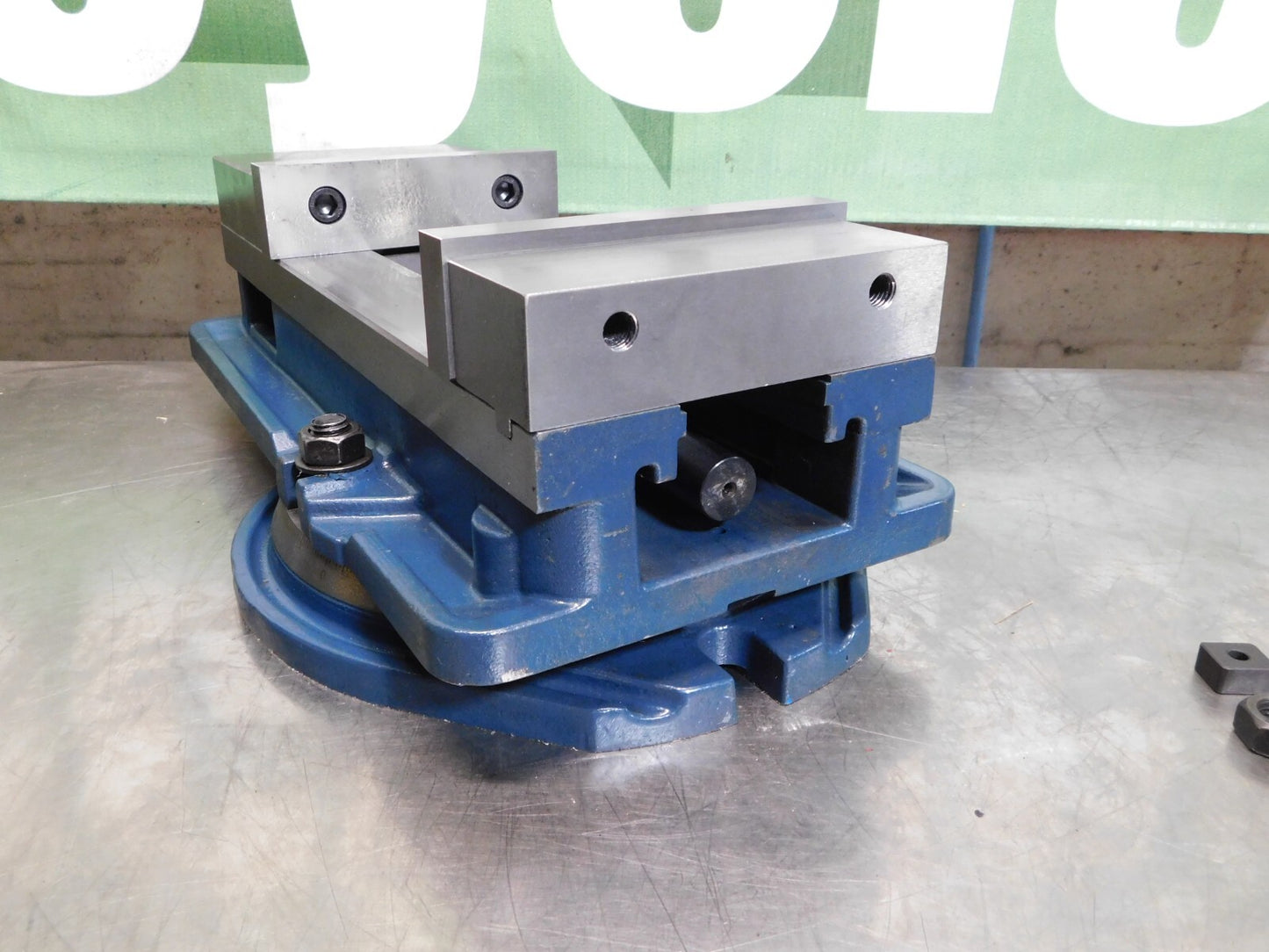 Gibraltar 6 Manual Swivel Precision Machine Vise 8-3/4Cap 428-72692 INCOMPLETE