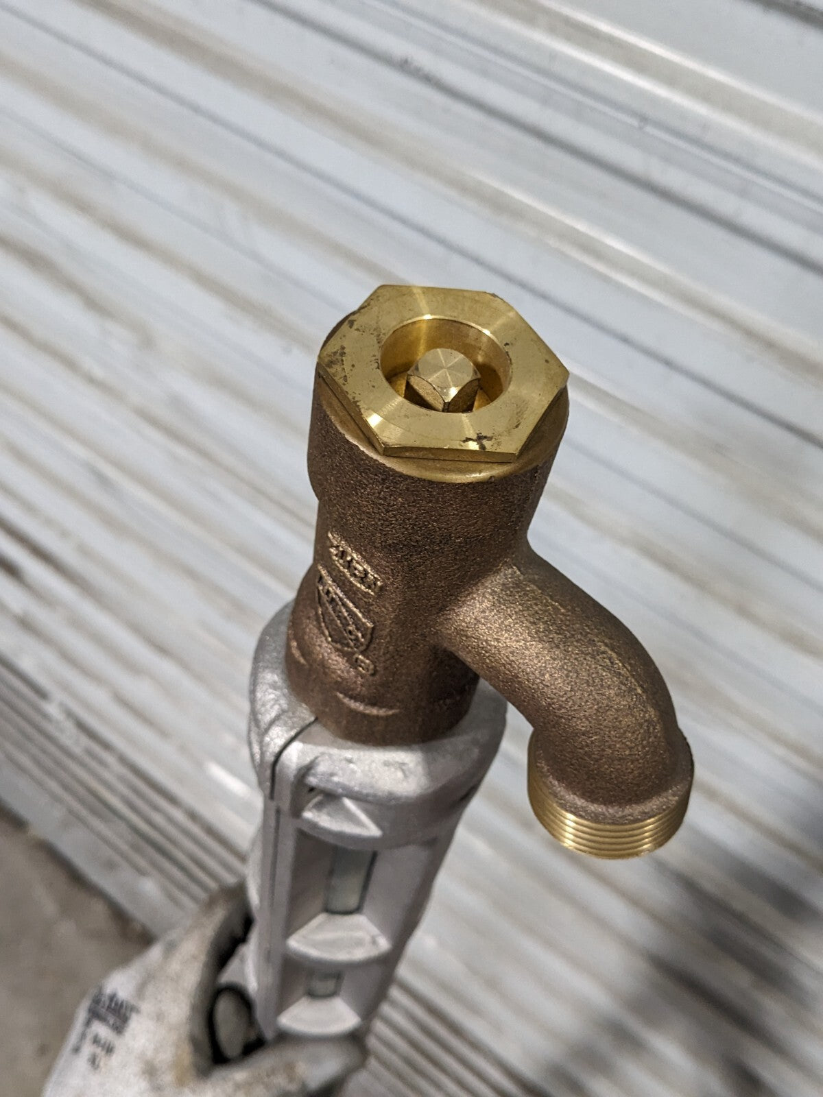 Zurn Exposed Head Non-Freeze Post Hydrant 3 Ft. Bury 1 In. Connection Z1385-1X3