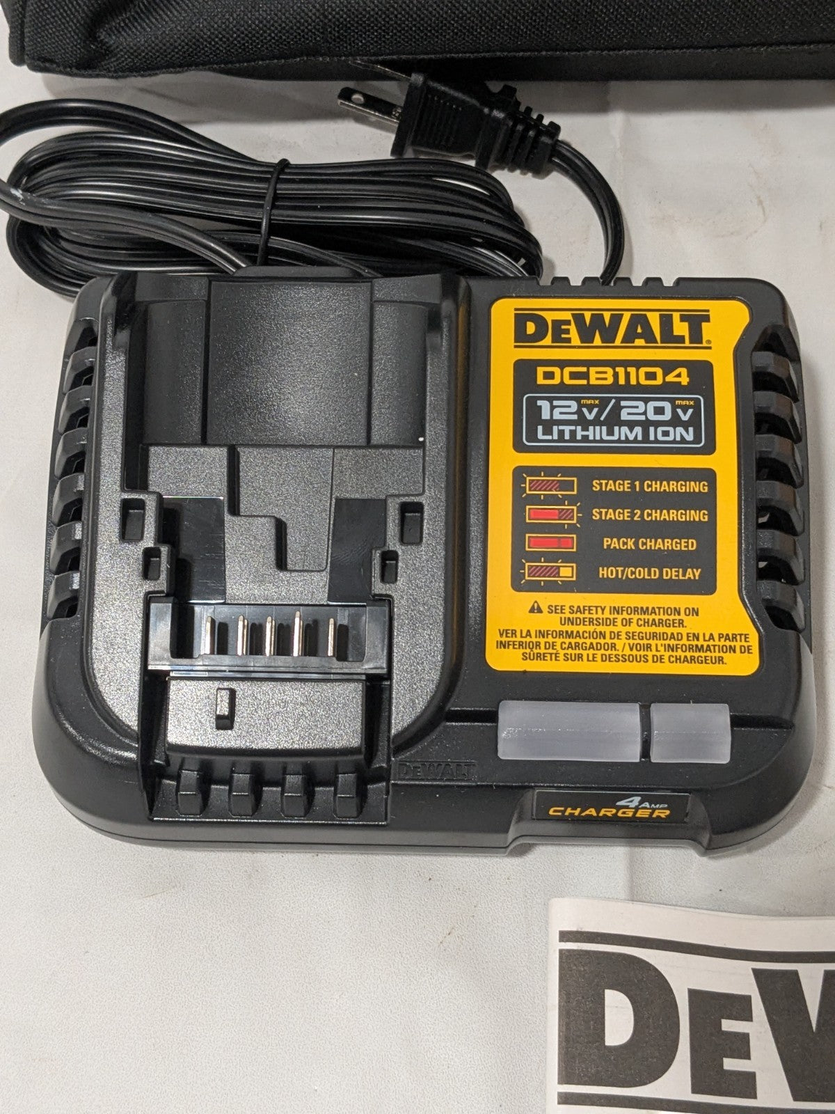 DeWALT 12V MAX/20V MAX 4 Amp Charger & 20V MAX 5Ah Battery W/ Tool Bag