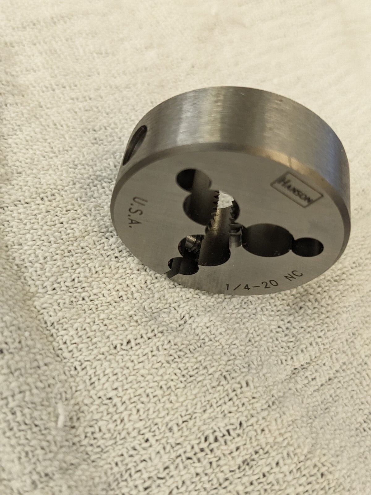 TITAN USA Round Die: 1/4-20, 1-1/2" OD HSS TE80128