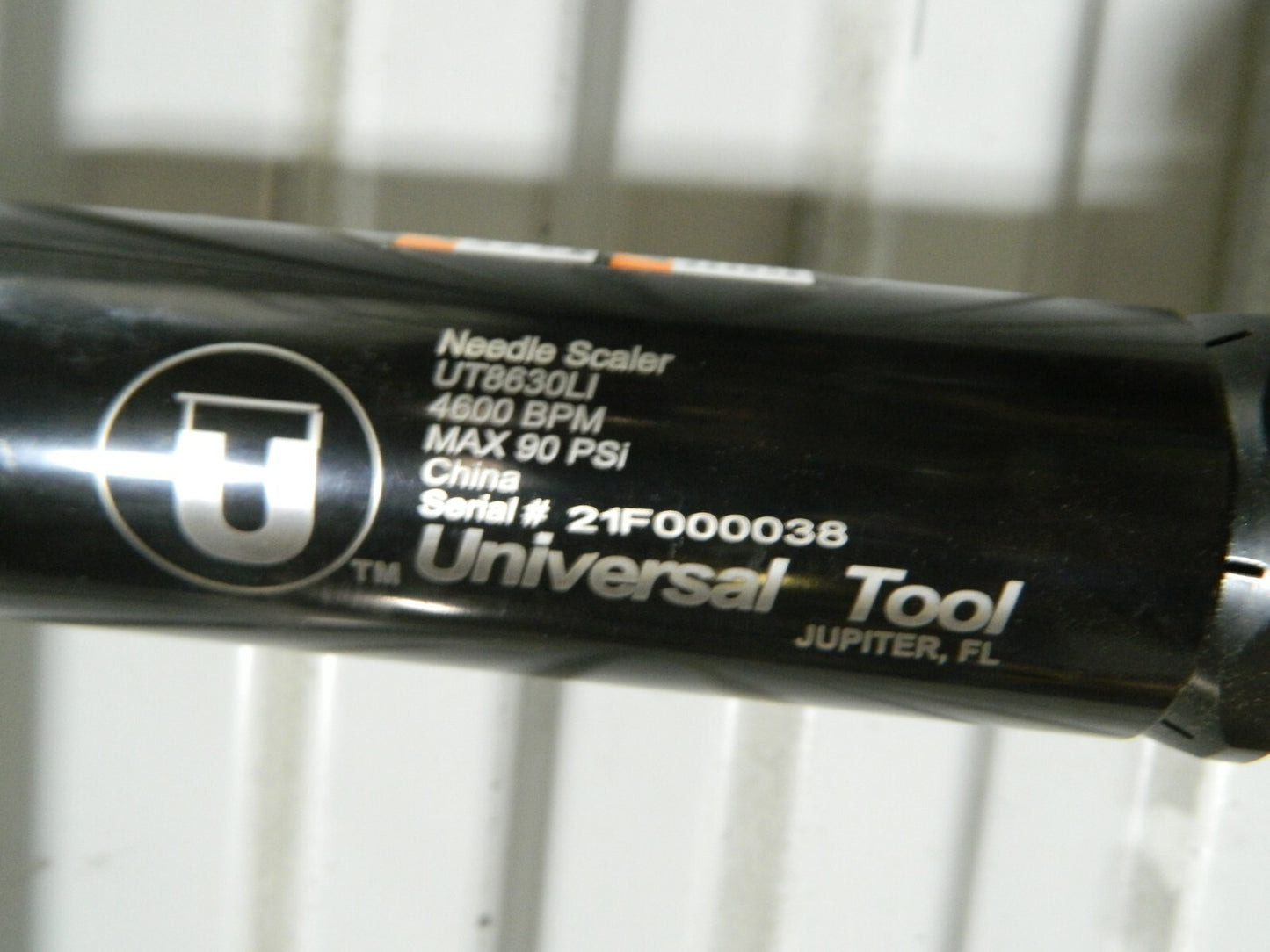 UNIVERSAL TOOL Pneumatic Scaling Hammer 4,600 BPM 1-1/8" Long Stroke UT8630
