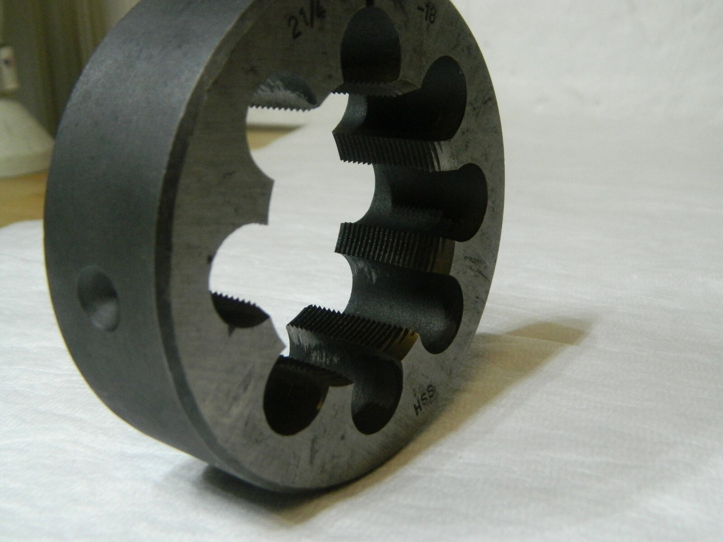 High Speed Steel Round Adjustable Die 2-1/4 - 18  4" OD RH Thread 03948924