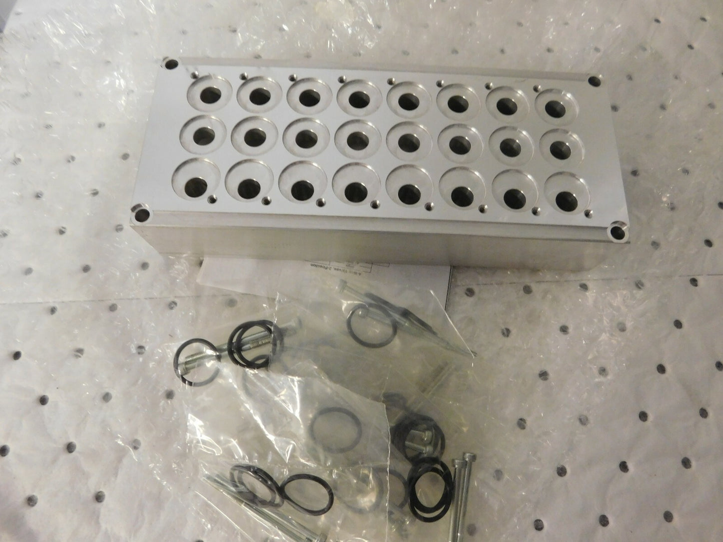 Jupiter Pneumatics 8 ports 1/4" Inlet 3/8" Outlet Manifold 84470947