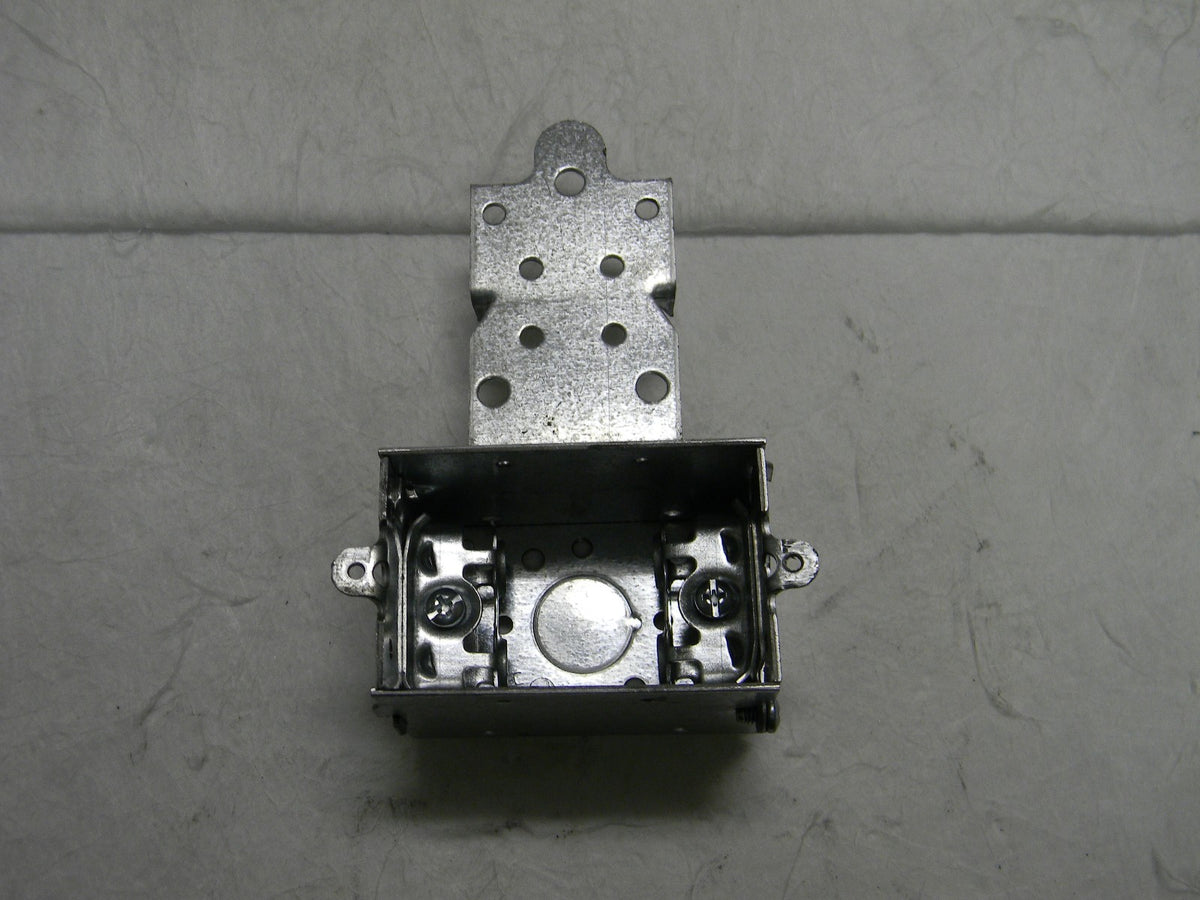Cooper Crouse-Hinds 1/2" KO 1/2" F Bracket Switch box  QTY 5 TP123