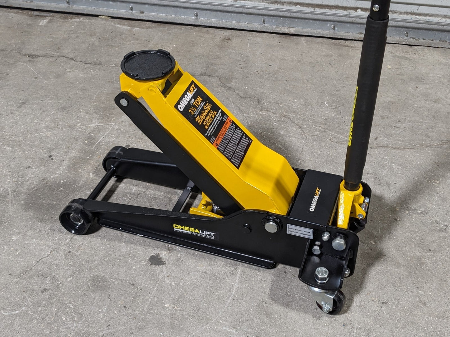 Omega Magic Lift Hydraulic Service Jack 3-1/2 Ton Capacity 21-5/8" Max Height