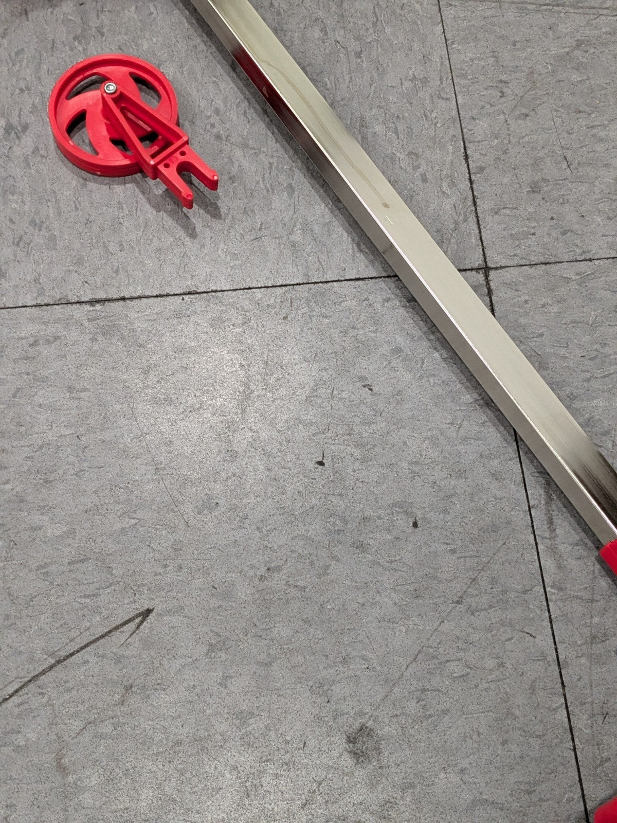 Krylon 34" Industrial Wheeled Marking Wand K07096008