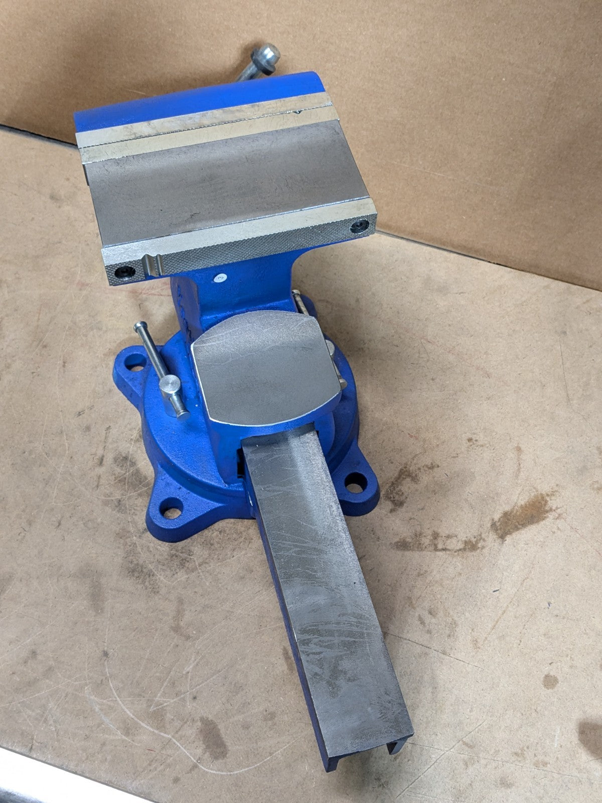 Yost Reversible Bench Vise w/ Swivel Base 8" Jaw Width  8.5" / 12.5" Opening