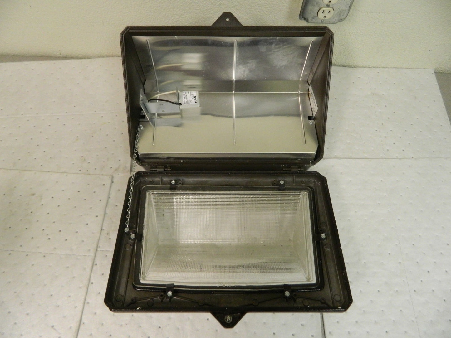 Cooper Lighting Lumark Wal-Pak 150 Watt Dark Bronze 120-277 WPP15