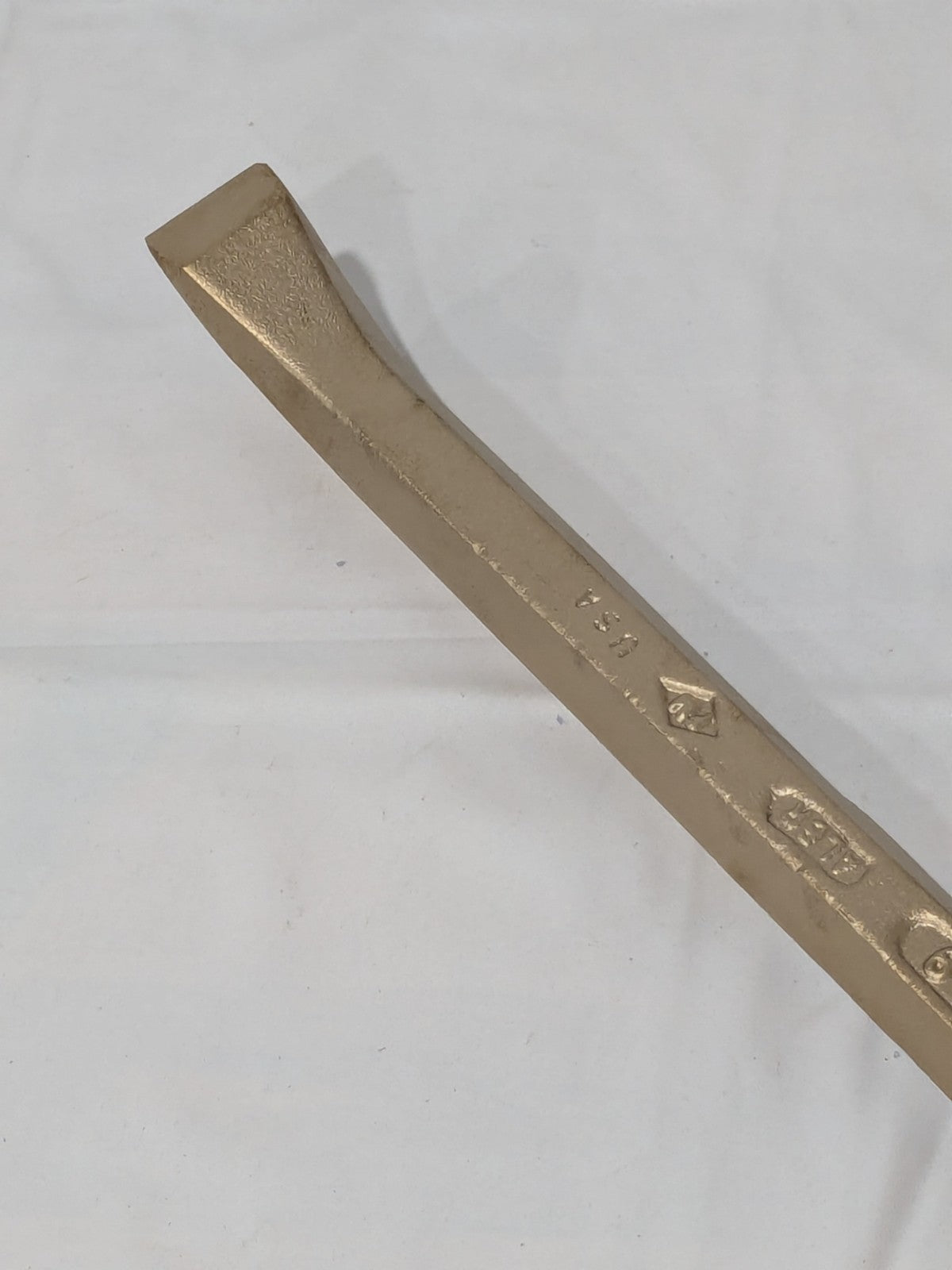 AMPCO 18" OAL Pinch Bar 1" Tip, Aluminum Bronze P-9