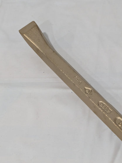 AMPCO 18" OAL Pinch Bar 1" Tip, Aluminum Bronze P-9