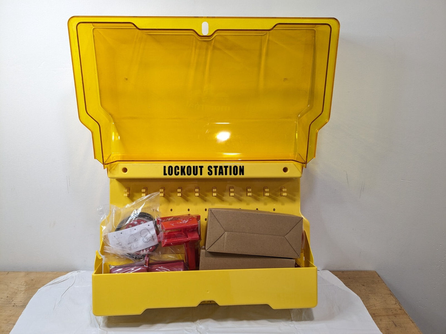 PRO-SAFE Electrical & Valve Lockout Station Polycarbonate BD-B1100 BROKEN CASE